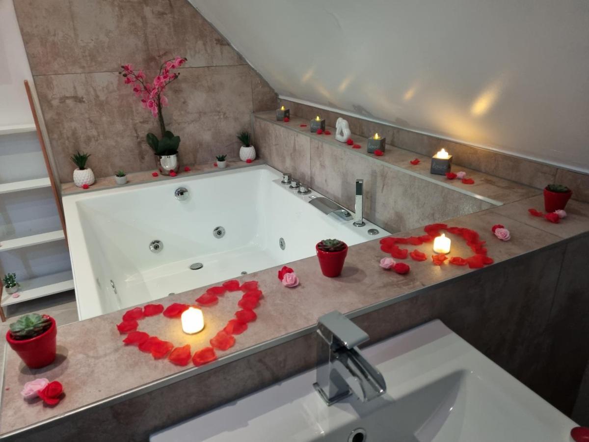 Studio Jacuzzi Au Centre Colmar Buitenkant foto