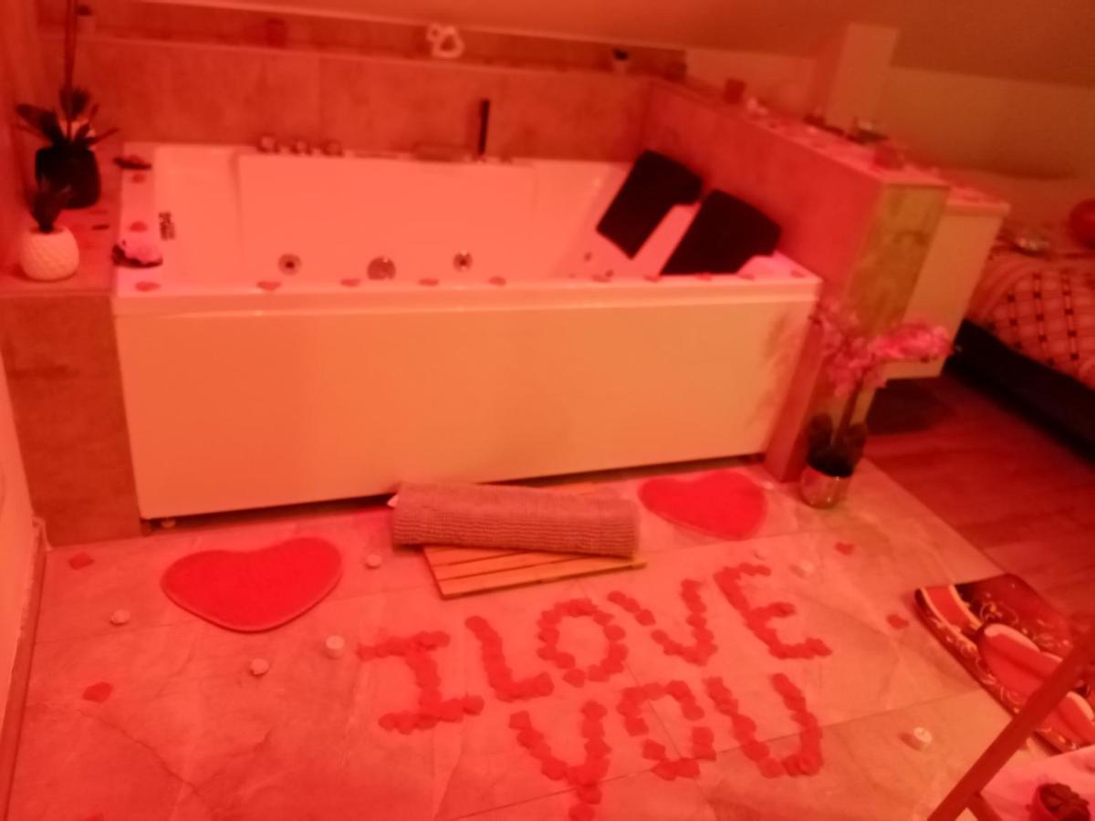 Studio Jacuzzi Au Centre Colmar Buitenkant foto