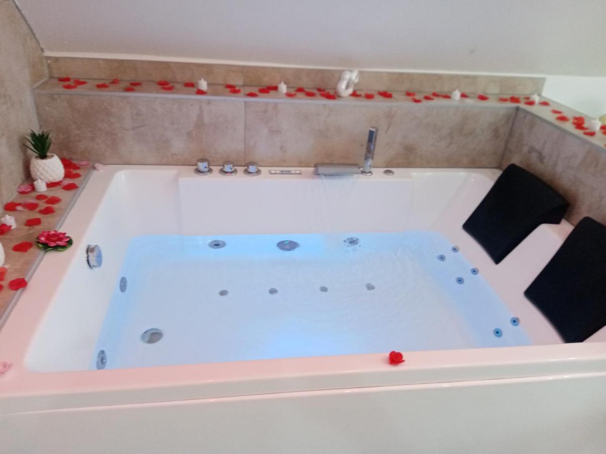 Studio Jacuzzi Au Centre Colmar Buitenkant foto